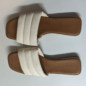 ANDREA Cream Cushioned Sandals Size 9